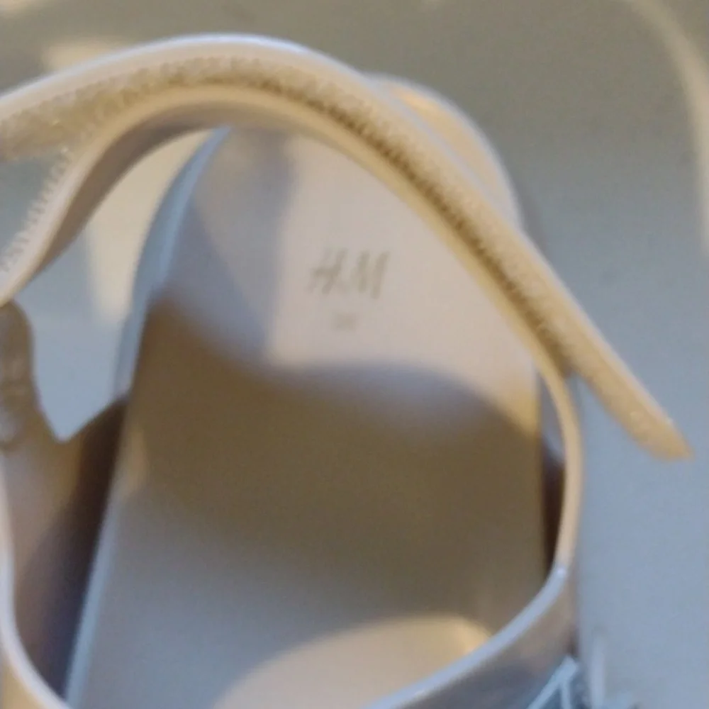 H&M chunky gel sandal size 5